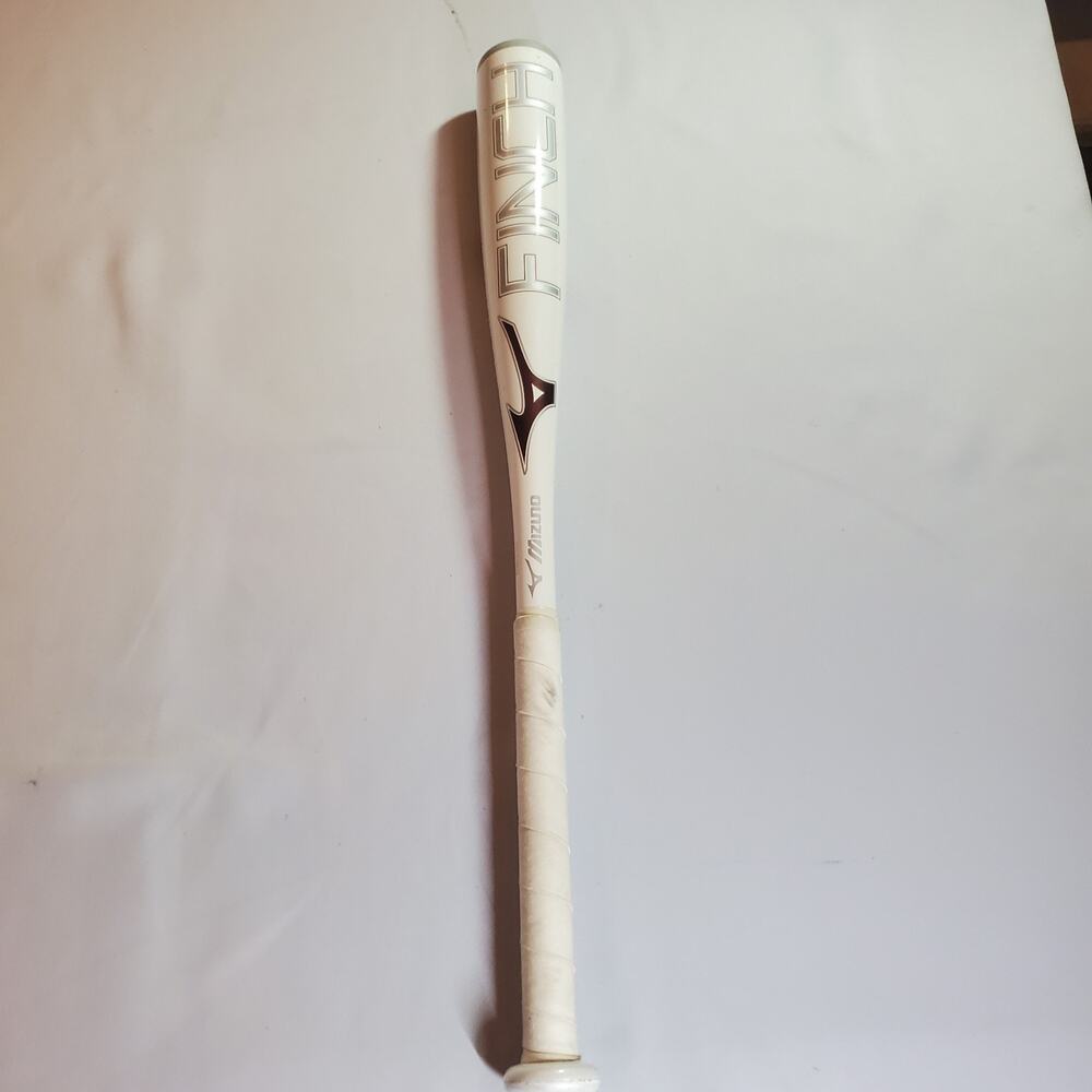 Mizuno Finch Youth T-Ball Softball Bat 24 Inch 11 oz -13 Light Drop Weight